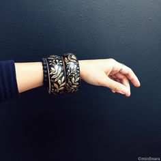 «Tomorrow (Nov 15) at 11:00am EST I will upload 10 unique hand painted bangle bracelets. #mirdinara» Hand Painted Bangles, Painted Jewellery, Hand Embroidered Jewelry, Designer Bangles, Terracotta Jewellery Designs, Thread Bangles Design, Jewellery Diy, Unique Bangle