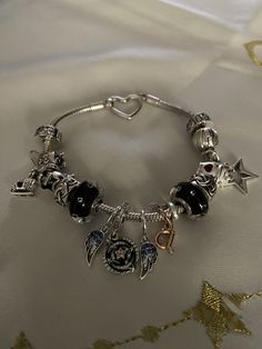 Bracelet Charms Aesthetic, Silver Bracelets Aesthetic, Pandora Bracelet Ideas, Girly Bracelets