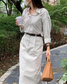 Casual Work Outfits Skirt, Ootd Kantoran, Internship Outfit Hijab, Skirt Outfits Office, Summer Outfits For Work Offices, Korean Work Outfit, Feminim Style Outfit, Outfit Kantor, Skirt Office Outfit