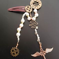 Handmade Steampunk Themed Hair Clip For Cosplay Or Fancy Occasions, Very Cute And Copper Colored With Faux Pearl Accents Steampunk Hair Accessories Diy, Punk Hair Accessories, Steampunk Hair Accessories, Steampunk Hair, Hair Accessories Diy, Steampunk Hairstyles, Steampunk Crafts, Punk Hair, Diy Hair Accessories