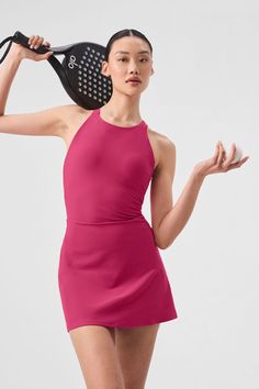 It’s a fresh ’90s spin on your favorite tennis dress, complete with a high neck, a fitted waist, and a short, swingy hem. But that’s not even the best part—see the open back and the chic trio of straps? Practical details include a built-in shelf bra with removable cups and built-in shorts with pockets for holding a tennis ball or two. Add some sneakers and get ready to serve. Alo Tennis Dress, Alo Dress, Active Dresses, Sport Fits, Sports Outfits, Pink Activewear, Gray Accessories, Vintage Tennis, Tank Top Bras