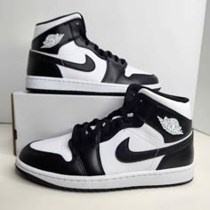 Air Jordan 1 Mid

Size 11 Women / Size 9.5 Men

White/Black-White

SKU: DV0991-101

100% authentic

Brand New with Box (BOX IS MISSING LID)

Any Questions? Make Sure to Ask

PRICE FIRM Jordan 1 Nike Shoes, Jordan Air 1 Black And White, Shoes Jordan Women's, Shoes For Women Jordan, Cute Jordans For Women, Jordan 1s Women, Air Jordan 1 Panda, Cute Black Shoes, Jordan Shoes Women