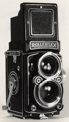 an old fashioned camera sitting on top of a table