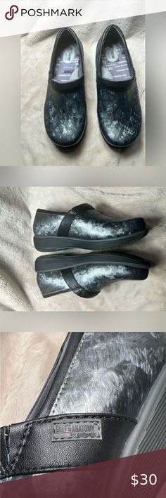 Greys Anatomy Softwalk clog shoes size 9.5 Clog Shoes, Clogs Shoes, Grey's Anatomy, Greys Anatomy, Anatomy, Clogs, Grey, Closet