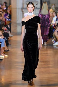 Talbot Runhof, Black Velvet Dress, Red Carpet Dresses, 가을 패션, Mode Inspiration, Velvet Dress, Couture Fashion