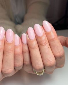 Bubble bath nails 🛁 cos’è e come realizzare la manicure elegante e discreta Manicure Elegante, Bubble Bath Nails, Bubble Nails, Simple Acrylic Nails, Gel Nail Colors, Cute Gel Nails, Short Acrylic Nails Designs, Neutral Nails