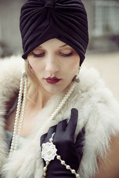 Gatsby Glamour, Gatsby Girl, Bridal Fur, Great Gatsby Fashion, 1920 Fashion, Great Gatsby Party, Gatsby Style, Gatsby Party, Inspired Makeup