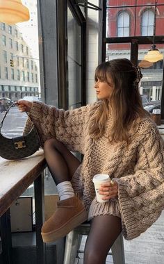 Women Fall Dress, Fall Fashion Inspo Aesthetic, Fall Styling Outfits, Warm Fall Aesthetic Outfits, Fall Cozy Sweaters, Woman Autumn Outfits, Cozy And Cute Outfits, Fall Insta Outfits, Oversized Sweater Fall Outfits