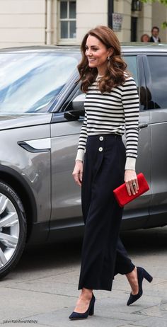 Kate Middleton Outfits 2022, Kate Middleton Office Style, Kate Middleton 2022 Style, Kate Middleton Fashion Casual, Kate Middleton Best Outfits, In Between Winter And Spring Outfits, Kate Middleton Clothes, Kate Middleton Fall Style, Kate Middleton Work Outfit