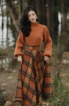 #Winter#WinterOutfits#Fashion2024#SeasonalFashion#WinterTrends#StyleTips#ColdWeatherOutfits#Skirts#Layering#MidiSkirtsIdeas#OutFitIdeas#WinterFashion#WinterOutfitsAesthetic#WinterOutfitsKorean#WinterOutfitsForWomen#ChristmasOutfit Dark Academia Dress, Gaun Koktail, Stile Hijab, Modest Fashion Outfits, Looks Chic, 가을 패션, Mode Vintage, Mode Inspiration