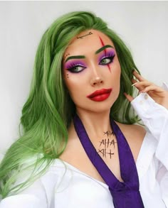 Joker Costume Girl, Halloween Makeup Blood, Female Joker Halloween, Joker Halloween Makeup, Badass Halloween Costumes, Joker Halloween Costume, Joker Halloween, Joker Makeup, Joker Costume