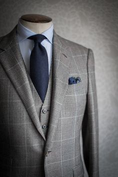 Not this exact suit in the photo but the idea of a grey sharkskin suit with Dark Blue tie w/Blue shirt Dark Blue Tie, Terno Slim, Der Gentleman, Check Suit, Mens Attire, Men’s Suits, Three Piece Suit