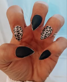 Black And Tan Leopard Nails, Cheetah Halloween Nails, Black Nails With Leopard Design, Cheetah Dip Nails, Fall Cheetah Print Nails, Black Almond Nail Ideas, Black Almond Nails, Tiger Nails