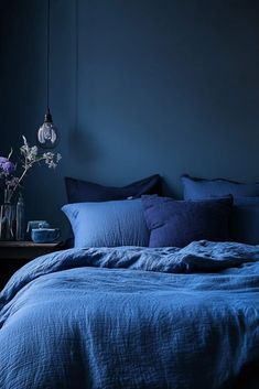 29 Vintage Blue Fantasy Bedroom Inspirations for a Unique Style