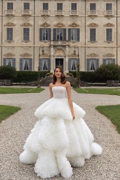 Size: US 0 Ruffle Wedding Dress Ballgown, Ball Outfit, Photography Dress, Dream Wedding Ideas Dresses, A Wedding Dress, Couture Wedding, Fashion Group, Trends 2024, Glam Dresses