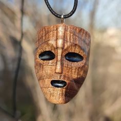 * This wooden face mask pendant is made entirely of natural walnut wood. * Handmade wooden mask necklace will be a wonderful and unique gift for yourself and your boyfriend. *  Wooden mask charms It will be a great gift for wood lovers. * 2mm special necklace rope is used on the necklace. You can be sure that it is very light and will not disturb you when it touches your skin. * At the end of the necklace rope, there is a small hook with a button to easily take off and put on your necklace. Than Sculpture Dremel, Streetwear Necklace, Punk Mask, Art Sculpture En Bois, Wood Jewelry Diy, Barber Tattoo, Hand Carved Jewelry, Wood Carving Faces, Dremel Carving