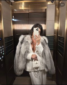 Fur Coat Outfit, Business Outfits Women, Looks Chic, Fur Fashion, Winter Fashion Outfits, Elegant Outfit, Fashion Killa, Fashion Classy, Elegant Woman