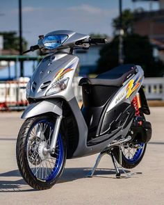 a silver motorcycle parked on top of a parking lot