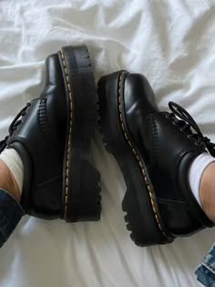 Low Top Doc Martens, Doc Marten Loafers, Doc Martens Aesthetic, Doc Marten Platform, Doc Martens Loafers, Winter Europe Outfits, Dr Martens Loafers, Platform Dr Martens, Doctor Martens