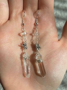 Dangling clear quartz point earrings with silver dragonfly accent bead! These are available in silver wire with the matching sterling silver earring hooks. Size of Quartz points vary, but each point is around 1 inch long. Clear quartz is an excellent stone for almost any intention, they are extremely pure and amplify energy, making them the perfect healer. They are a staple in every crystal collection, and I recommend them to everyone! Jewelry Care: To ensure maximum life for your new jewels, pl Diy Silver Earrings, Crystal Earrings Dangle, Fairycore Dangle Earrings With Ear Wire, Fairy Grunge Silver Dangle Jewelry, Handmade Dangle Earrings In Fairycore Style, Diy Crystal Jewelry, Fairy Themed Jewelry Crystal, Handmade Fairycore Dangle Earrings, Crystal Earrings Diy