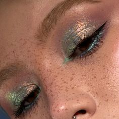 Make Up Aesthetic, Up Aesthetic, Holographic Makeup, Sparkly Makeup, Bright Makeup