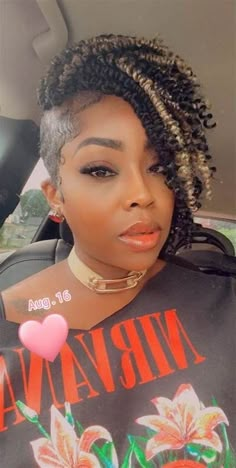 Havana Twists, Braids With Shaved Sides, Shaved Side Hairstyles, Shaved Hair Designs, Tapered Natural Hair, Curly Crochet Hair Styles, Faux Locs Hairstyles, Short Sassy Hair, Side Hairstyles