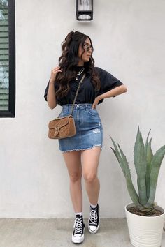 Cute denim mini skirt outfit ideas you’ll love this summer! Cute summer outfits to check out... What To Wear With A Denim Skirt, Cute Jean Skirt Outfits, Skort Outfits, Mini Skirts Outfits Summer, Denim Mini Skirt Outfit, Summer Dress Outfits Casual, Everyday Casual Outfits, Star Black, Summer Outfit Ideas