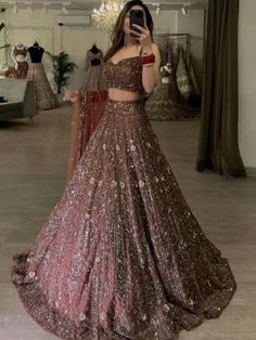 Lehenga Designs For Bridesmaid, Engagement Lengha, Grwm Wedding, Sangeet Outfit Bridal, Trending Lehenga Designs, Trending Lehenga, Indian Wedding Reception Outfits, Wedding Reception Outfits, Court Marriage