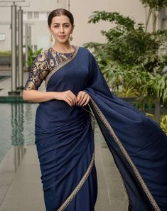 Saree Navy Blue, Alternative Fashion Grunge, Blue Sari, Blue Blouse Designs, Blue Silk Saree, Sarees For Girls, Brocade Blouse, Bridal Lehenga Red