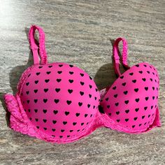 Size 34c. Never Worn. Bra Victorias Secret Pink, Bras Pink, Hard Tattoos, Pink Bras, Pink Outfits Victoria Secret, Vs Pink Bras, Inexpensive Clothes, Victoria Secret Pink Bras