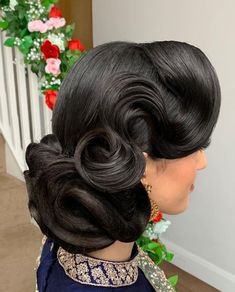 Vintage Hair Pieces For Wedding, Pinup Hair Wedding, Vintage Hairstyles Wedding Updo, Retro Wedding Hair Updo, 1940 Wedding Hairstyles, 1950s Wedding Hairstyles, Classic Hollywood Updo, Vintage Formal Updos, 50s Inspired Wedding Hair