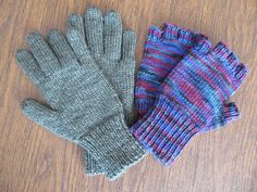 Ravelry: Gloves with Fingers or Fingerless pattern by Mary Garing Knitting Gloves, Gloves Knitted, Fingerless Gloves Crochet Pattern, Embroidered Crochet, Men's Gloves