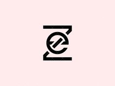 the letter e with an arrow in it's center is shown on a pink background