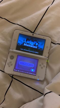 Currently playing: Luigi’s Mansion on my white 3DS LL 👻🤍 #spooky #spookyseason #luigi #luigismansion #ghost #nintendo #nintendo3ds #3ds #3dsll #console #gaming #cozygaming Luigis Mansion Aesthetic, Luigi Aesthetic, Wii Aesthetic, Gamer Core, Luigis Mansion, Luigi Mansion, Constantly Hungry