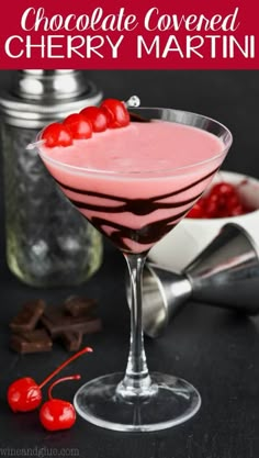 This Chocolate Covered Cherry Martini is like dessert in a glass! A chocolate cherry kiss martini made with cherry vodka, creme de cocoa, grenadine, and heavy cream. Cherry Martini Recipe, Cocktails Garnish, Baileys Martini, Dessert Martini, Coffee Sweets, Cherry Martini, Cherry Drink, Chocolate Covered Cherry