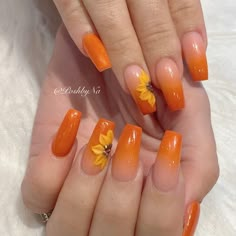 Acrylic Nail Designs Sunflower, Fall Acrylic Nails Autumn Sunflower, Sun Flowers Nails, End Of Summer Beginning Of Fall Nails, Sunflower And Rose Nails, Fall Nails Sunflowers, Orange Sunflower Nails, Fall Sunflower Nails Design, Sunflower Nail Art Designs