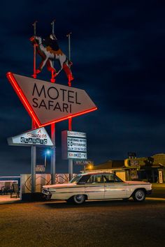 Old Cars Vintage, Motel Sign, Old Route 66, Route 66 Road Trip, Historic Route 66, Travel Route, Cars Vintage