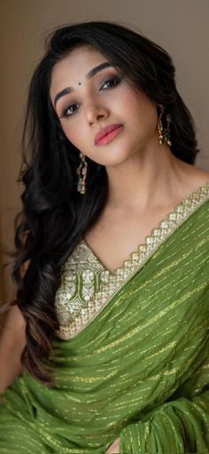 Saree Ideas, Traditional Beauty, Hotel Bedroom, Beautiful Lady, Music Concert, Green Beauty, Actor Model