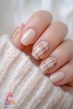 Warm, creamy beige tones with chic plaid details make for the ultimate fall nails. Perfect for a cozy Thanksgiving dinner or just matching your favorite knit sweater. Find more Thanksgiving nail ideas at NailHow.com and don’t forget to save this pin! 🤎🍂 Cozy Thanksgiving