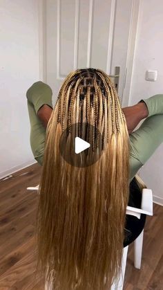 AFRICA BRAIDER BLOGGER on Instagram: "Hey beauties, how’s the new year going?Thoughts on this hairstyle?!😍😋🫣 . . . . .   . . . #mermaidbraids #chibezt #fyp #chiwork🙏🏾👌🏾❤️😝💕💖 #nrw #germany" Knots Braids Hairstyles, No Part Box Braids, Goddess Braids With Straight Hair, Unique Knotless Braids, Waterfall Braids Black Women