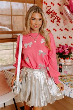 Cute Pink Holiday Tops, Cute Pink Christmas Tops, Pink Long Sleeve Holiday Top, Holiday Pink Dress With Bow, Pink Holiday Sweater, Green Christmas Outfit, Diy Christmas Outfit, Fall Aesthetic Outfit, Sequin Sweater