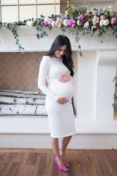 Spring maternity outfit idea from fashion blogger pink peonies: tight long-sleeve white dress Baby Shower Outfit Ideas, Pregnant Outfit, Dress For Pregnant Women, Maternity Dresses For Baby Shower, A Pregnant Woman, Shower Outfits, Baby Shower Outfit, White Cocktail Dress, Baby Arrival