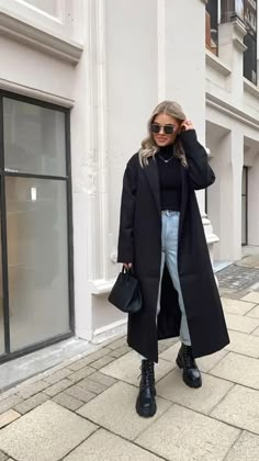 Women's Long Black Coat for Winter Outfits Casual London Outfits, London Outfits Fall, Winter In London Outfits, London Outfit Aesthetic, Winter In Europe Outfits, Winter London Outfits, London Outfit Ideas Winter, Black Coat Outfit Winter, London Outfit Winter