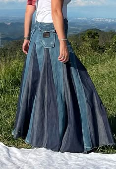 Denim Furniture, Diy Denim Skirt, Remake Clothes, Denim Diy Clothes, Diy Clothes Hacks, Denim Skirt Outfits, Embellished Skirt, Upcycle Jeans