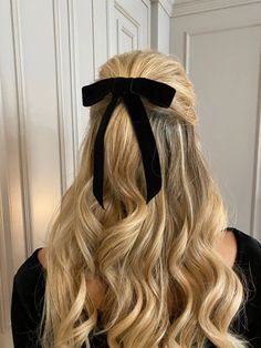 Black Velvet Hair Bow Barrette Black Hair Bow Velvet Hair - Etsy Black Hair Bows, Fest Outfits, Velvet Hair, Long Blonde, Long Blonde Hair, Winter Trends, Hairstyles For School, Aesthetic Hair, Hair Day