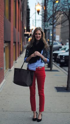 2012 Trends:  Red jeans & Sequins.  How to wear them from See Jane. Color Outfit Combinations, Red Shirt Outfit, Red Jeans, Winter Mode, Outfit Combinations, Red Shirt, Looks Style