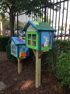 there is a colorful bird house in the yard