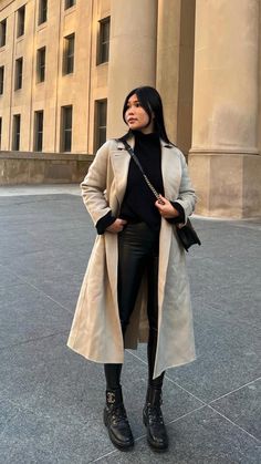 Long Tan Trench Coat Outfit, Nyc Winter Fashion Cold Weather, Peacoat Womens Outfit, Nyc Nye, Fall Coats For Women, Europe Winter Fashion, Camel Coat Outfit Casual, Wool Coat Outfit