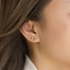 Simole Gold Earrings, Simple Diamond Studs, Gold Ear Studs Simple, Gold Earrings Simple Designs, Earing Studs Simple Gold, Gold Studs Designs, Simple Gold Earings, Simple Earrings Design, Earring Studs Gold