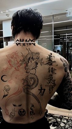 Herren Hand Tattoos, Dragon Sleeve Tattoos, Wicked Tattoos, Tattoo Inspiration Men, Full Back Tattoos, Fire Tattoo, Back Tattoos For Guys, Asian Tattoos, Tatuaje A Color